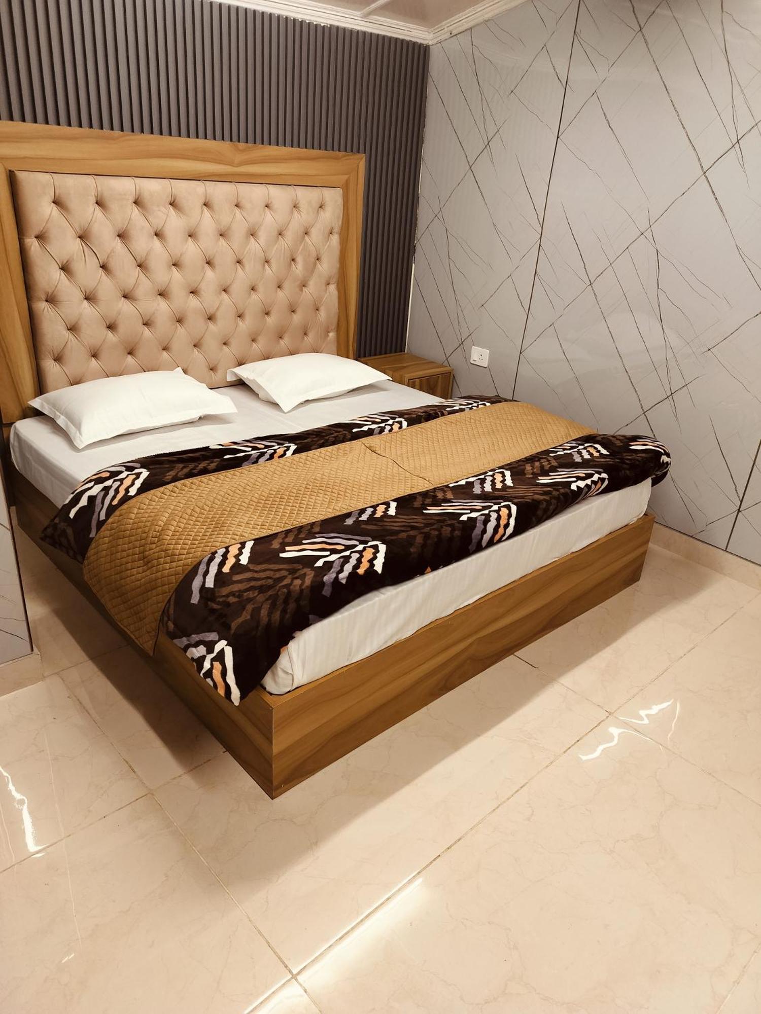 Madan Kunj B & B Mall Road Σίμλα Εξωτερικό φωτογραφία